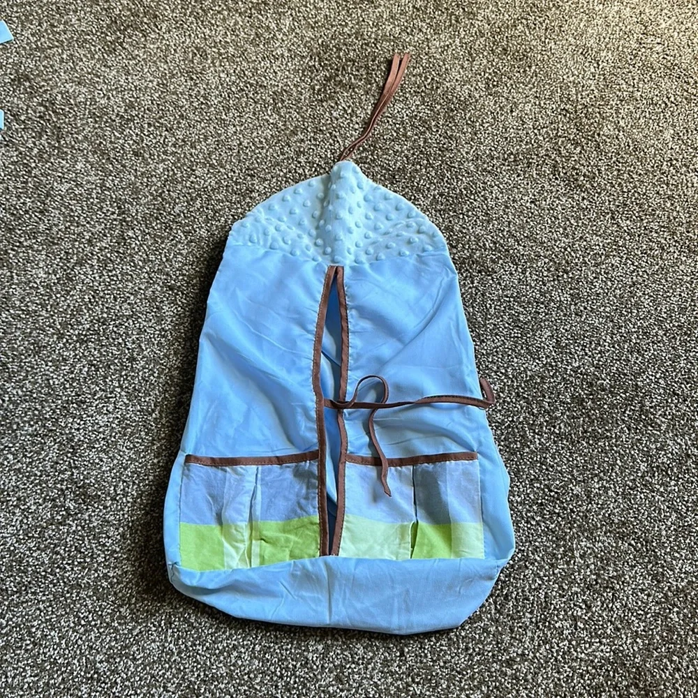 NWOT tie diaper holder for crip
